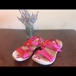 Women’s Merrell Strappy Sandals